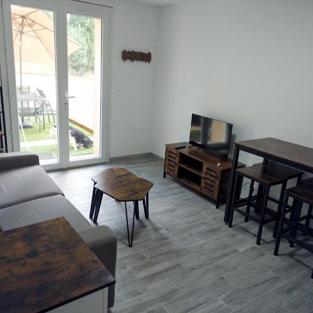 Offrez-Vous Un Sejour Dans Notre Studio T1 Bis A Entressen Une Grande Piscine Pour Se Rafraichir ,Un Espace De Jeux Pour Enfants Pour Des Heures De Divertissement Un Terrain De Petanque Pour Des Parties Endiablees Exterior foto