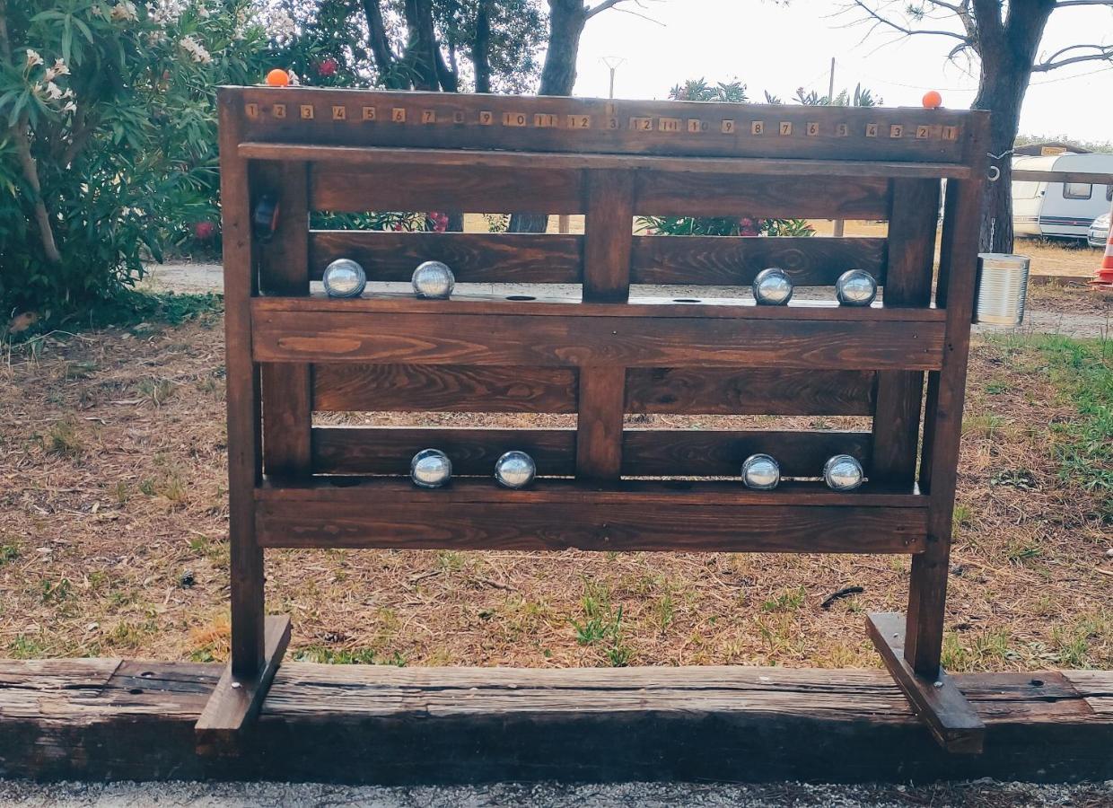 Offrez-Vous Un Sejour Dans Notre Studio T1 Bis A Entressen Une Grande Piscine Pour Se Rafraichir ,Un Espace De Jeux Pour Enfants Pour Des Heures De Divertissement Un Terrain De Petanque Pour Des Parties Endiablees Exterior foto