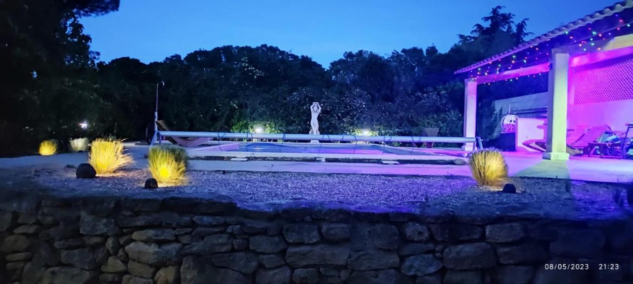 Offrez-Vous Un Sejour Dans Notre Studio T1 Bis A Entressen Une Grande Piscine Pour Se Rafraichir ,Un Espace De Jeux Pour Enfants Pour Des Heures De Divertissement Un Terrain De Petanque Pour Des Parties Endiablees Exterior foto